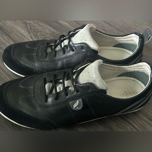 COPY - GEOX respira womens size 38 (7.5) black leather sneakers